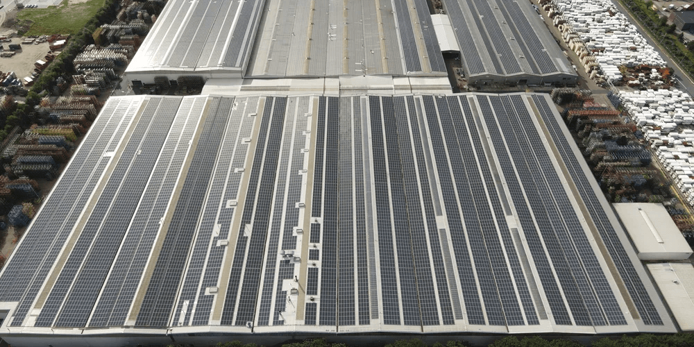 המדריך המלא למערכות סולאריות מסחריות